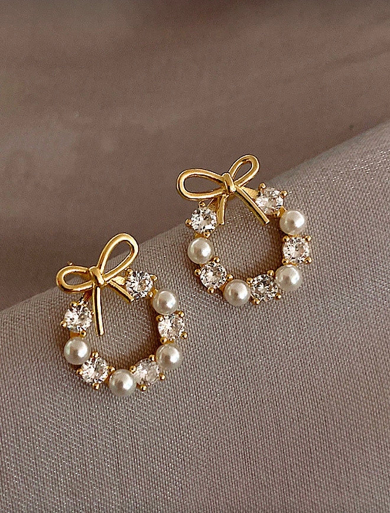 French Style Faux Pearl & Rhinestone Wreath Stud Earrings – Elegant Festive Charm