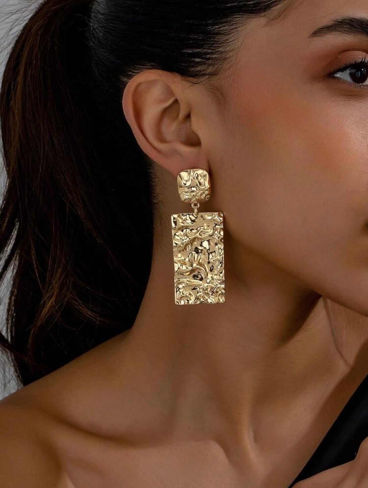 Stunning Hammered Gold Statement Earrings – Bold Texture, Timeless Glamour