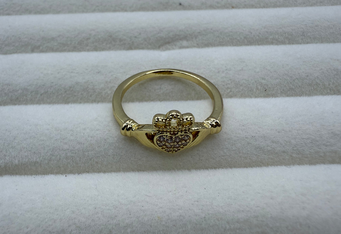 Claddagh Heart Zirconia-Inlaid Ring – Luxury Minimalist Finger Jewellery