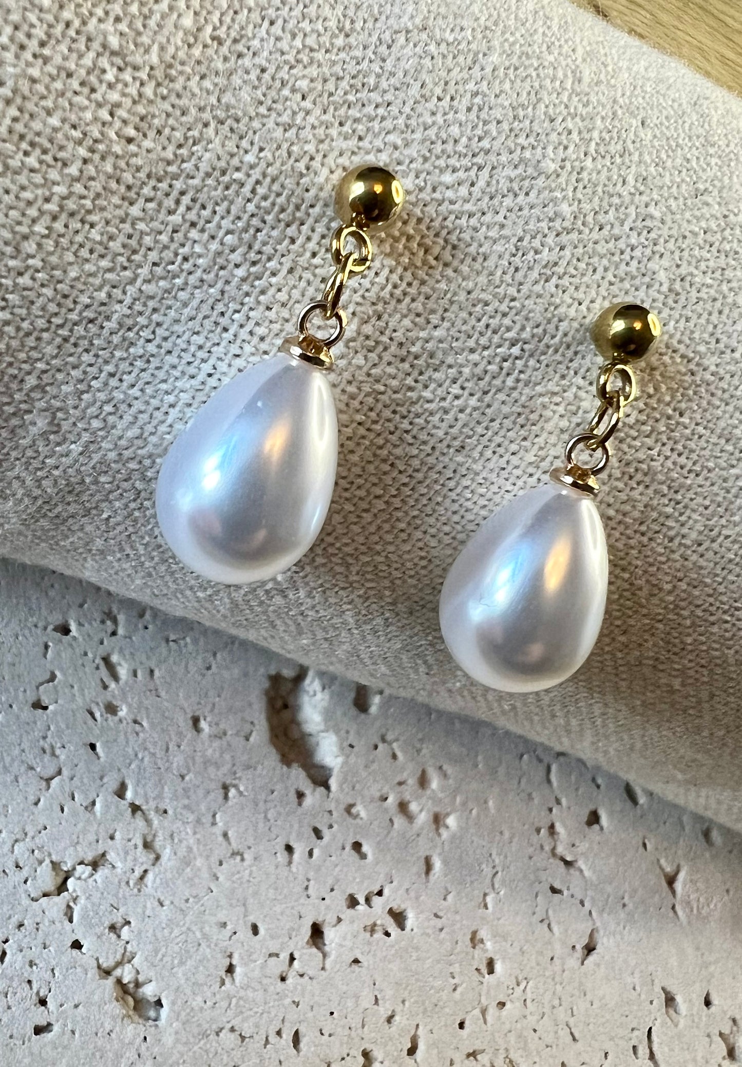 Gold Pearl Drop Earrings – Elegant & Versatile Daily Jewellery for Women