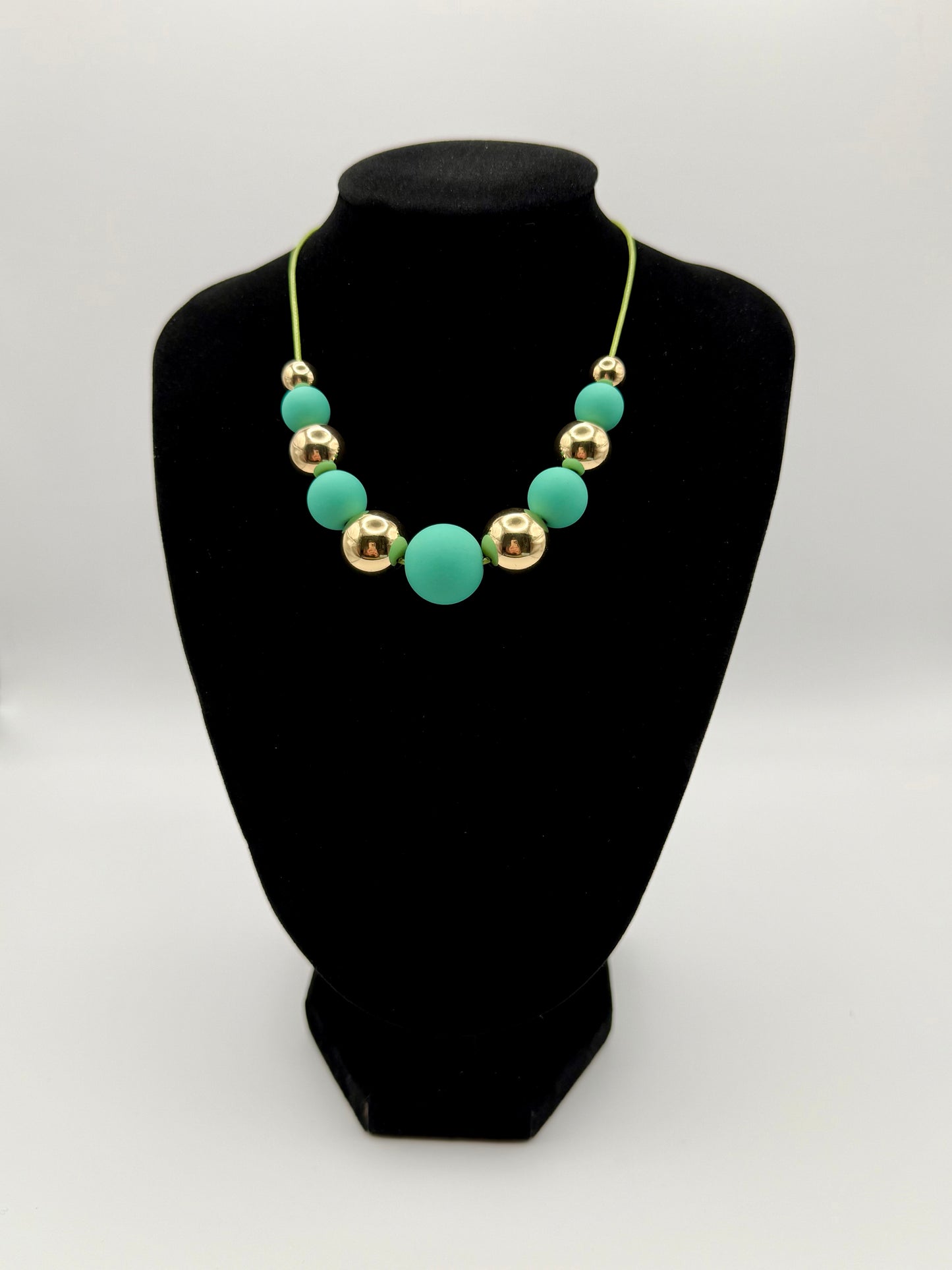 Turquoise & Gold Beaded Necklace – Stylish Holiday Friendly Accessory