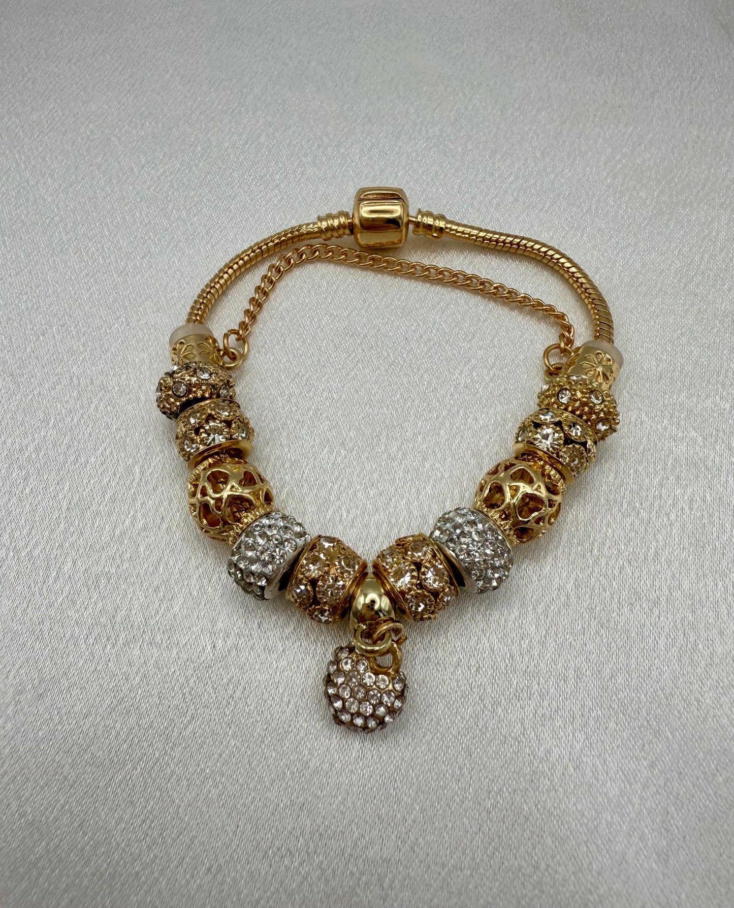 Inspired Full Charm Heart Bracelet – Rhinestone-Embellished Luxury Style Jewellery – 17cm