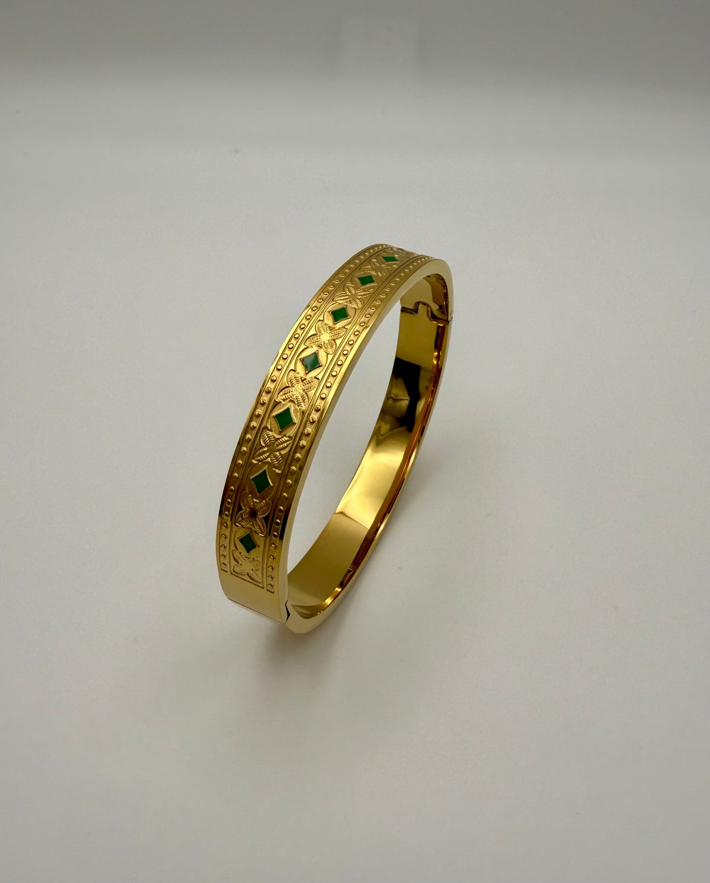 Titanium Steel 18K Gold-Color Four-Leaf Clover & Rhombus Bangle – Elegant, Radiant & Timeless