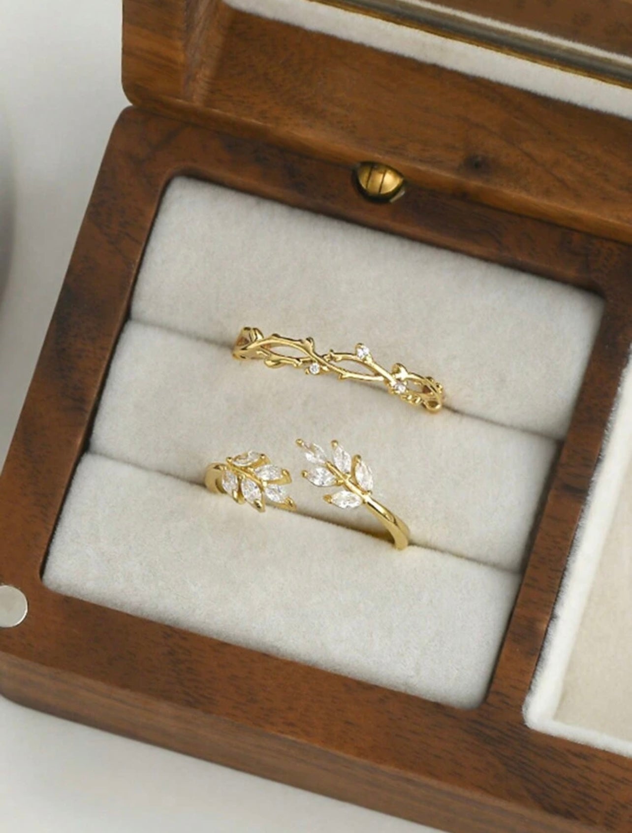 2pcs Gold-Tone Minimalist Vintage Crystal Leaf Vine Rings – Elegant Daily & Festival Wear