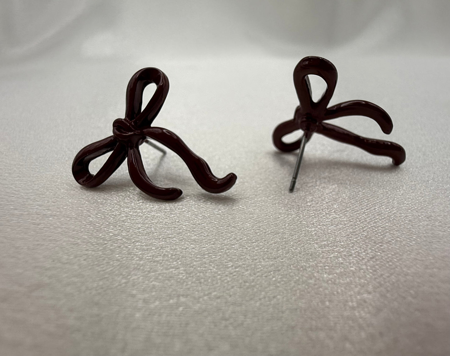 Delicate Burgundy Ribbon Bow Earrings – Tarnish-Resistant Zinc Alloy – Elegant & Feminine Jewellery – Festive Dainty Touch