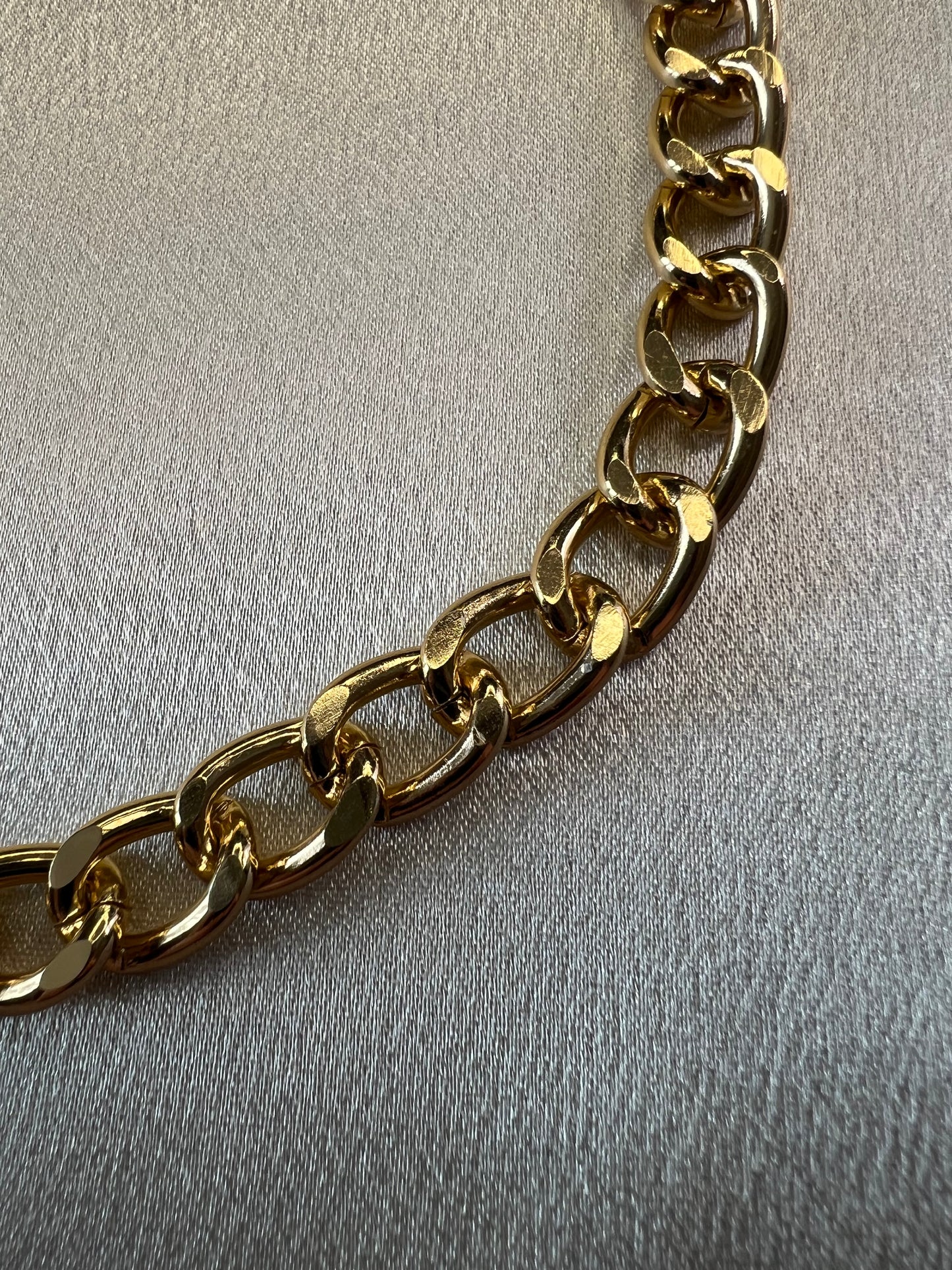 Bold Twist Chunky Lock Choker – Gold Statement Necklace