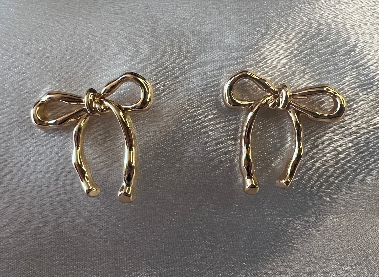 Gold Bow Stud Earrings – Classic Charm with Old Money Elegance