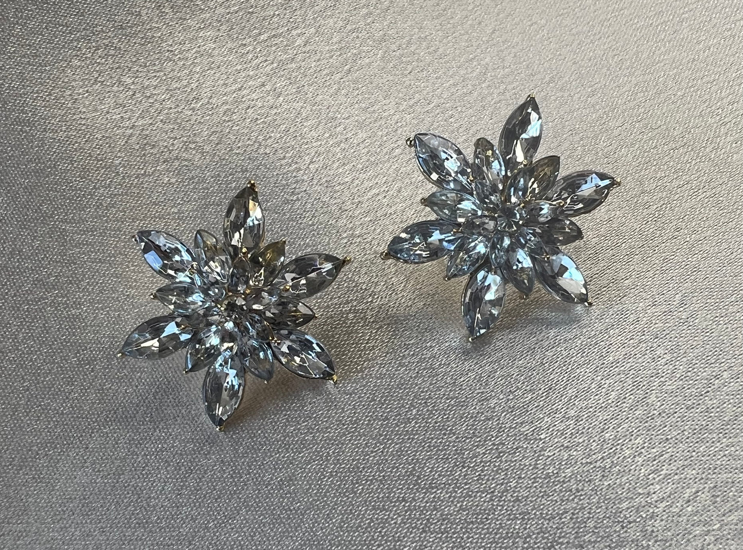 Gold Diamanté Flower Stud Earrings – Timeless Elegance in Old Money Style