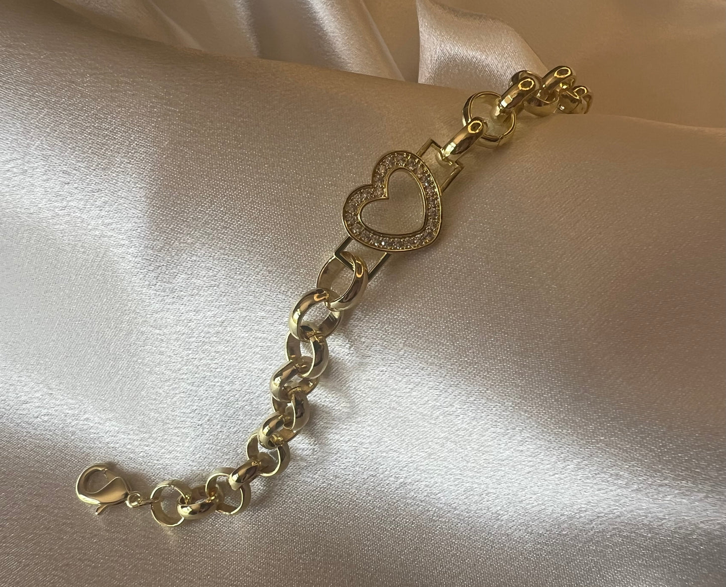 Gold Chunky Belcher Chain Bracelet with Cubic Zirconia Heart