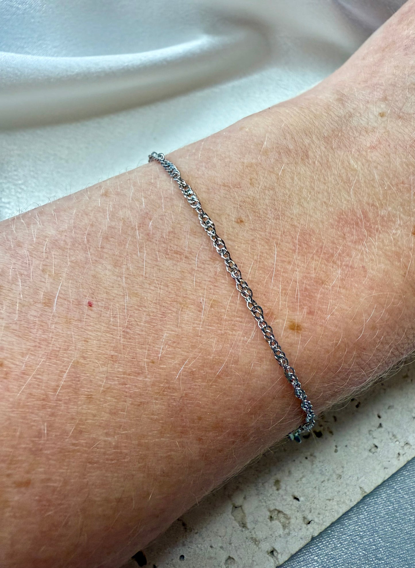 Silver Tone Flat Cross Chain Bracelet – Minimalist Everyday Jewellery