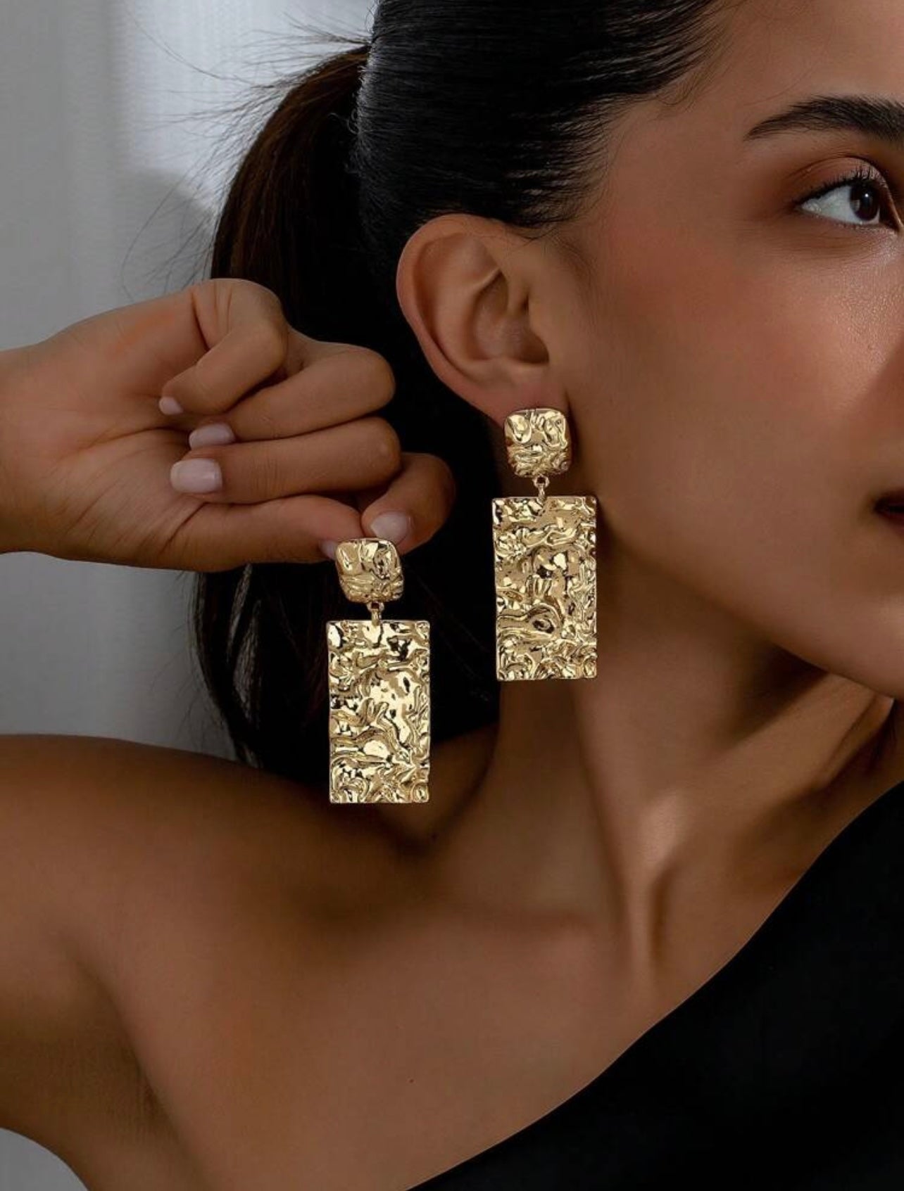 Stunning Hammered Gold Statement Earrings – Bold Texture, Timeless Glamour