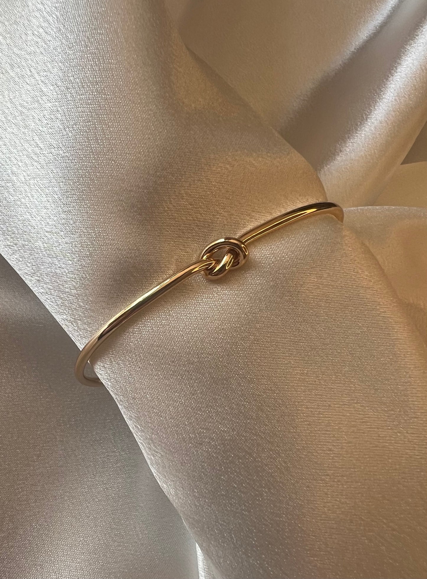 Gold Knot Cuff Torque Bangle – Minimalist Elegance with a Symbolic Twist