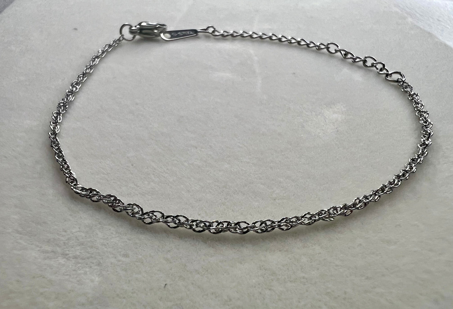 Silver Tone Flat Cross Chain Bracelet – Minimalist Everyday Jewellery