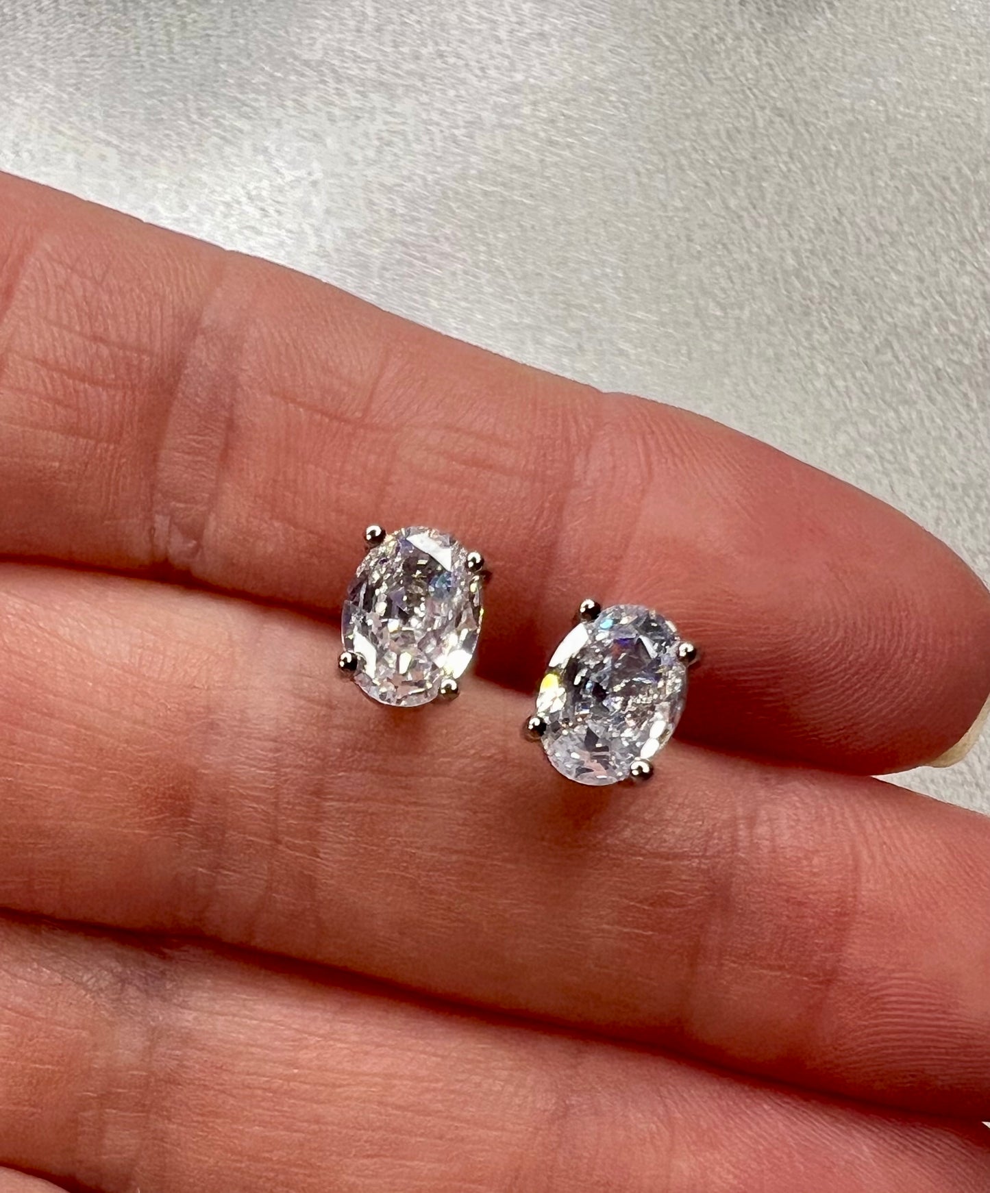 Silver-Tone Cubic Zirconia Stud Earrings – Classic Sparkle for Weddings, Anniversaries & Mum