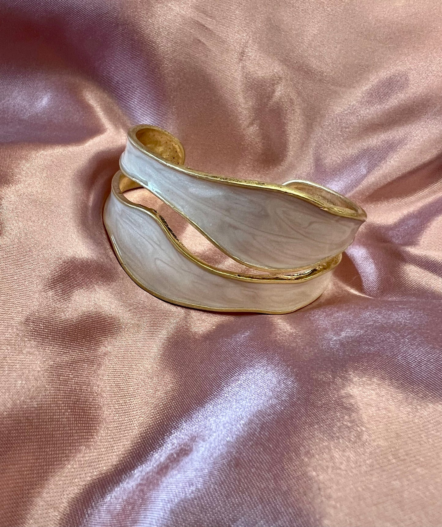 Gold & Cream Enamel Asymmetrical Hollow Bangle Bracelet – Luxury Minimalist Daily Wear