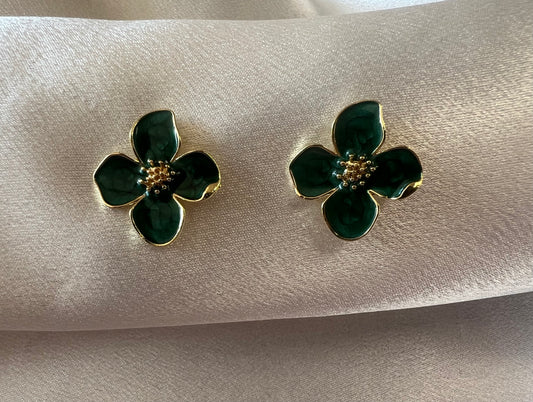 Gold & Forest Green Enamel Hibiscus Flower Earrings – Retro French Vintage Elegance