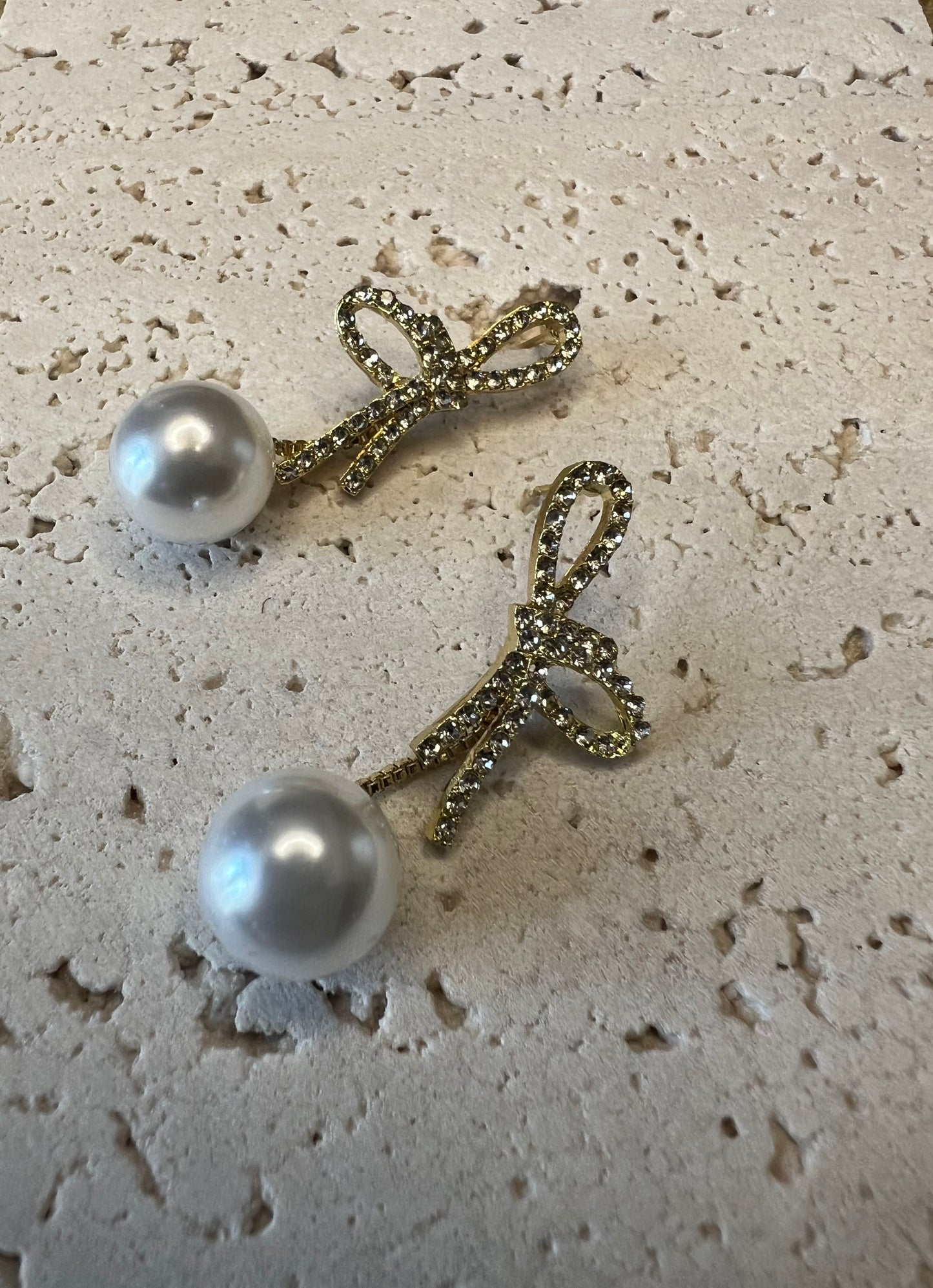 Retro Bow & Pearl Earrings – Elegant Gift for Valentine’s Day, Mum & Everyday Style