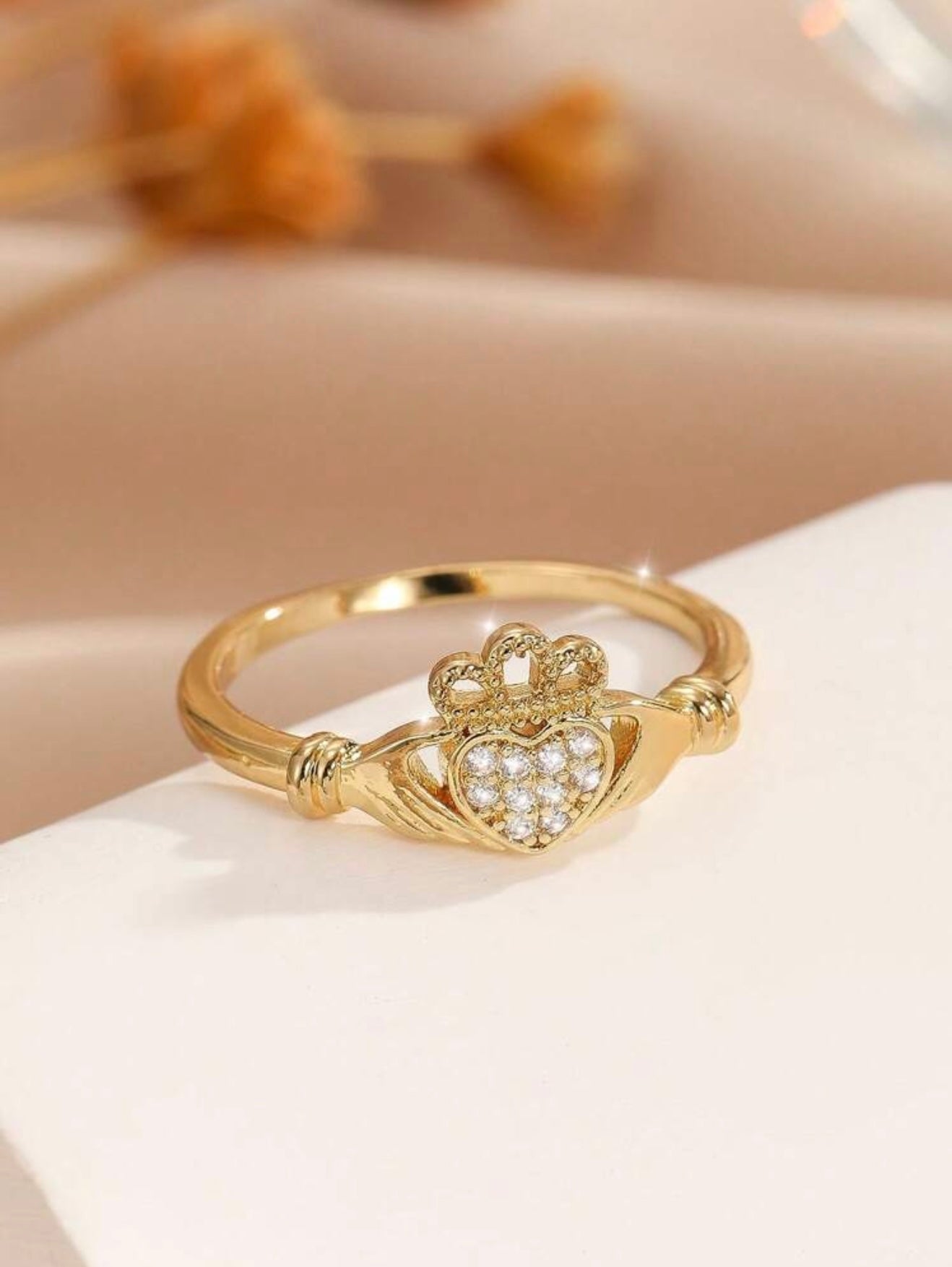 Claddagh Heart Zirconia-Inlaid Ring – Luxury Minimalist Finger Jewellery