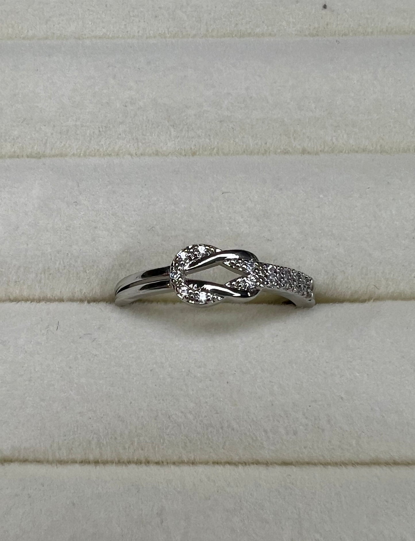 Silver Twisted Crossover Cubic Zirconia Ring – Luxury Sparkle for Any Occasion