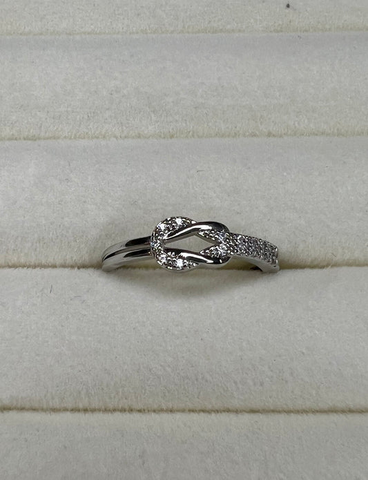 Silver Twisted Crossover Cubic Zirconia Ring – Luxury Sparkle for Any Occasion