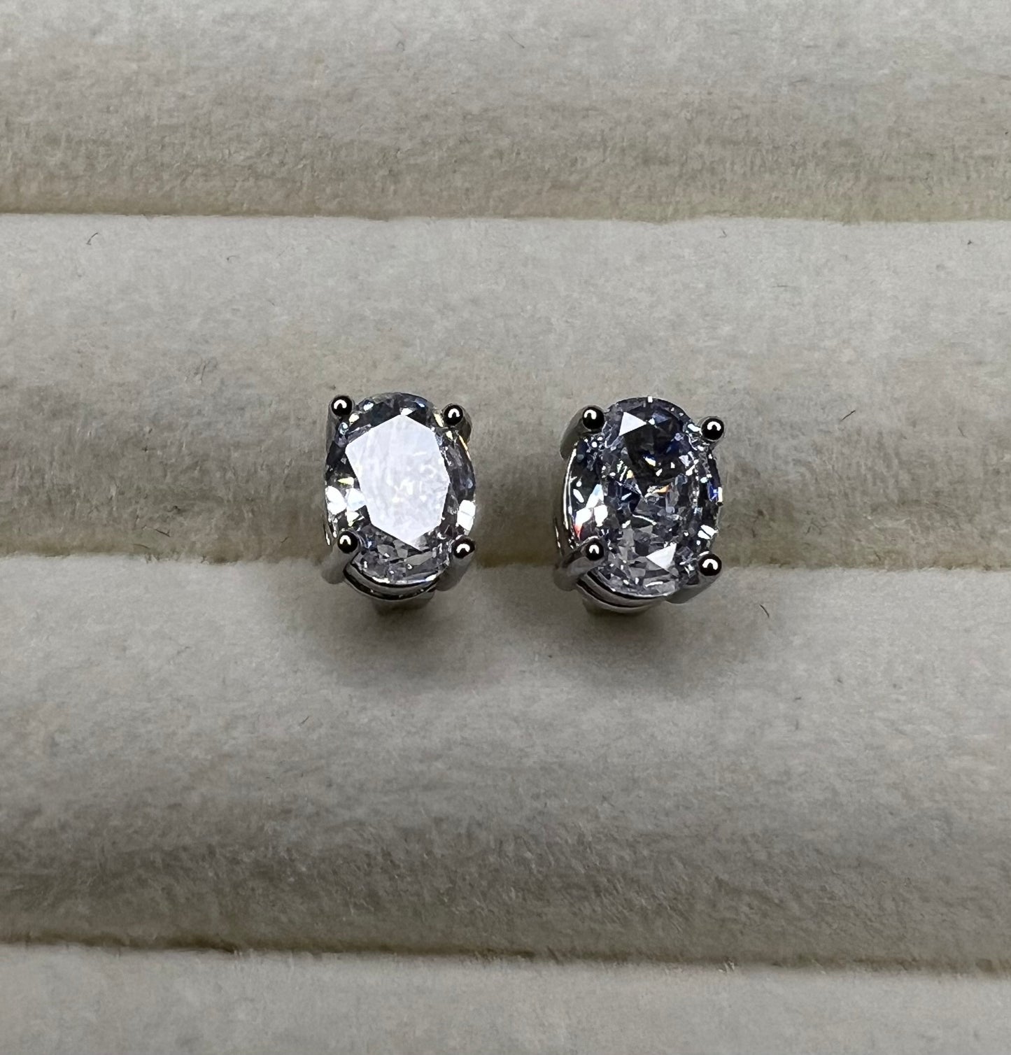 Silver-Tone Cubic Zirconia Stud Earrings – Classic Sparkle for Weddings, Anniversaries & Mum