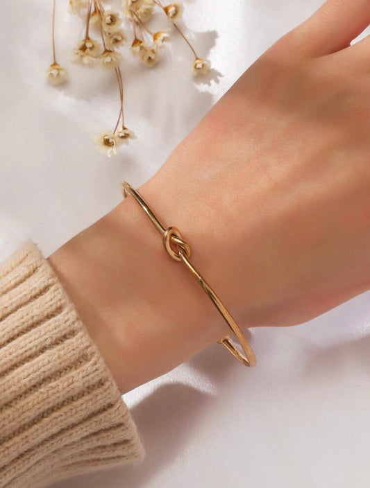 Gold Knot Cuff Torque Bangle – Minimalist Elegance with a Symbolic Twist