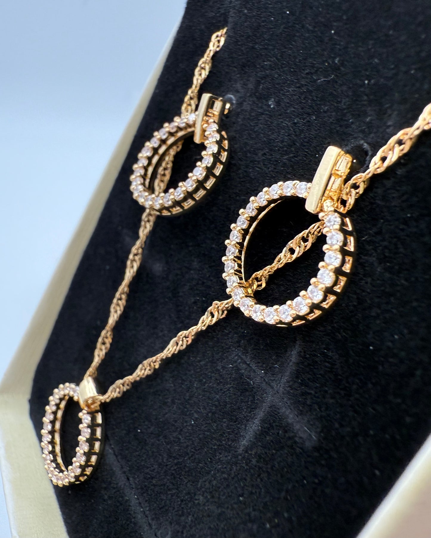 Gold Plated Cubic Zirconia Circle Pendant Necklace & Earrings Set – Waterproof, Tarnish-Resistant & Hypoallergenic