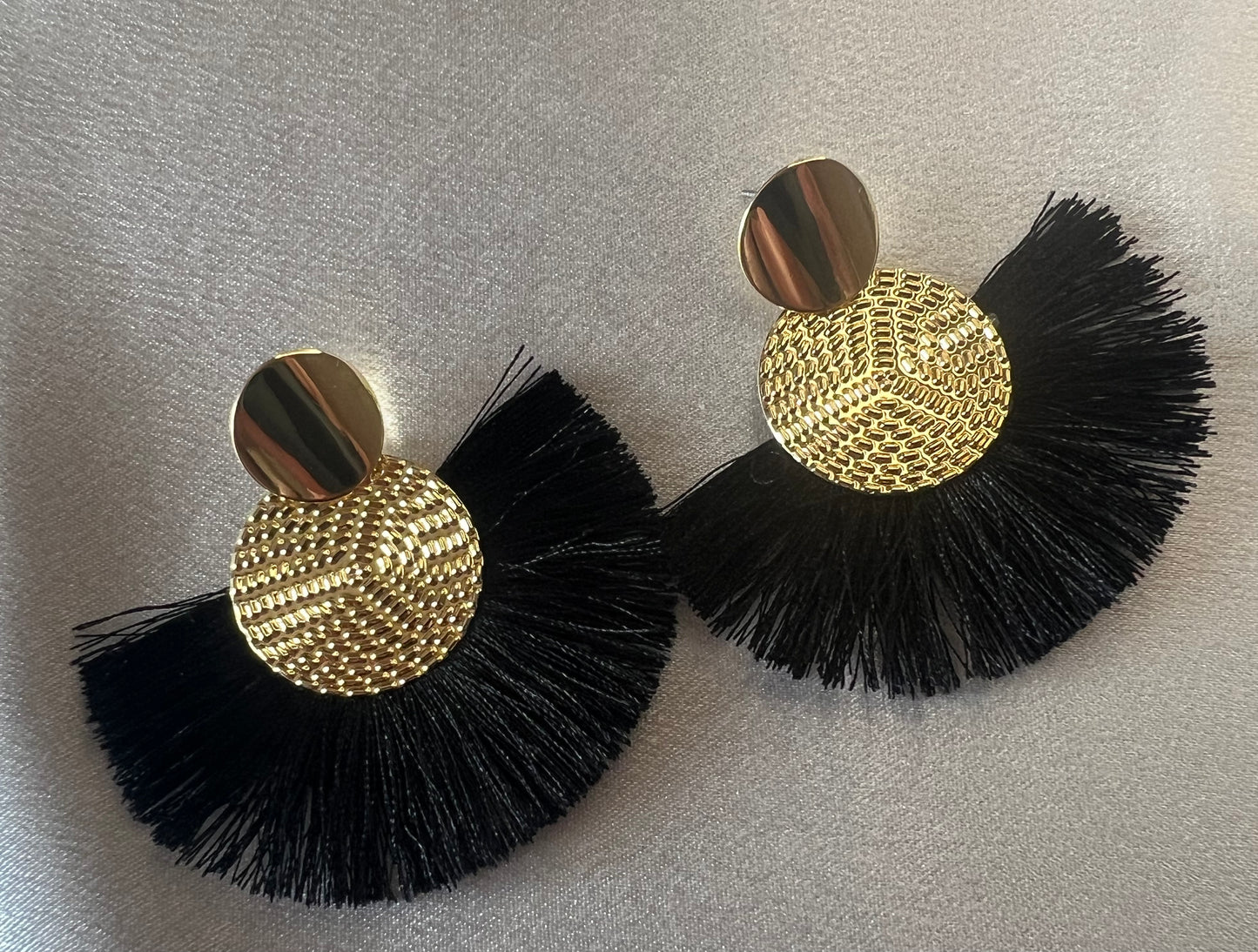 Gold & Black Retro Fan Tassel Drop Earrings – Vintage-Inspired Boho Elegance
