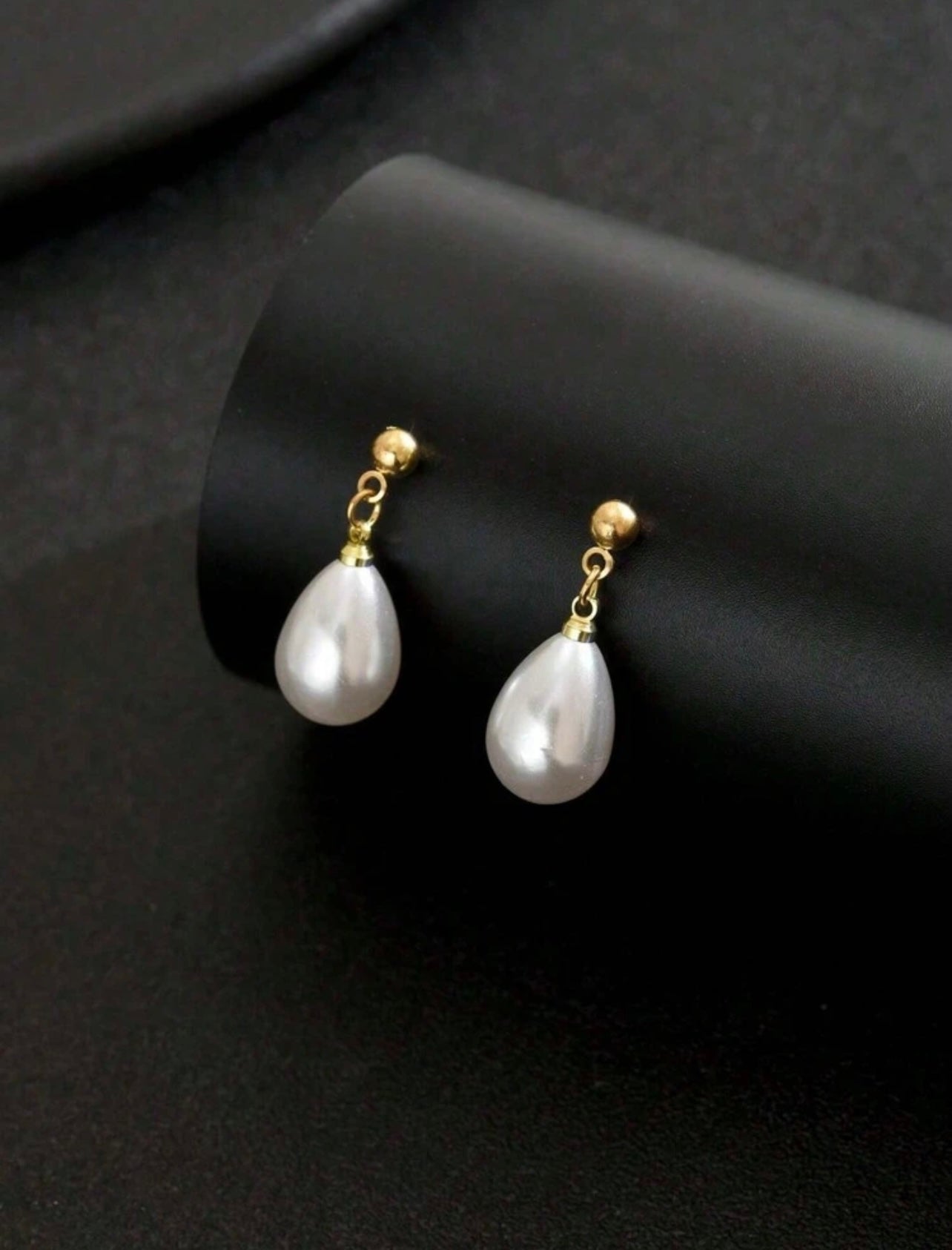 Gold Pearl Drop Earrings – Elegant & Versatile Daily Jewellery for Women