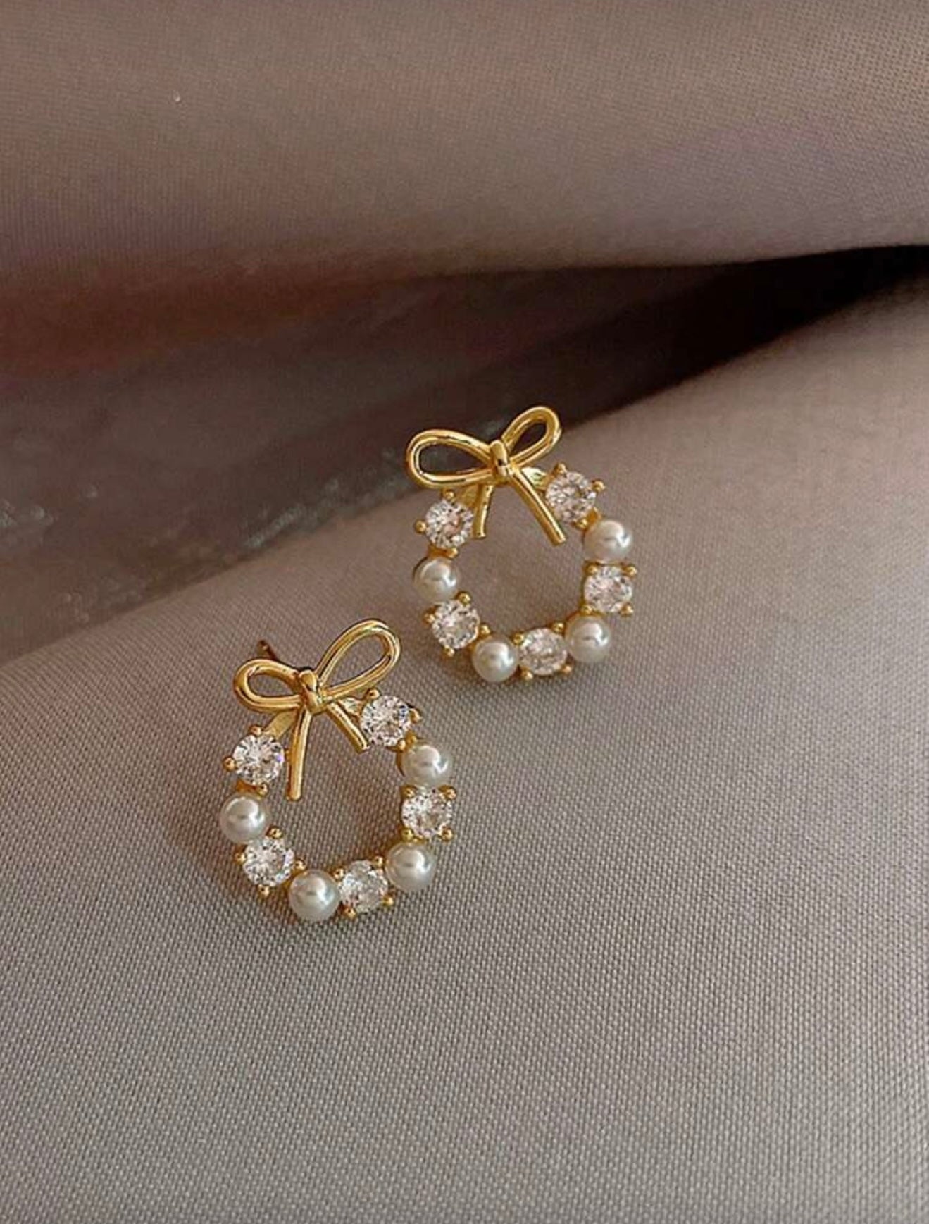 French Style Faux Pearl & Rhinestone Wreath Stud Earrings – Elegant Festive Charm