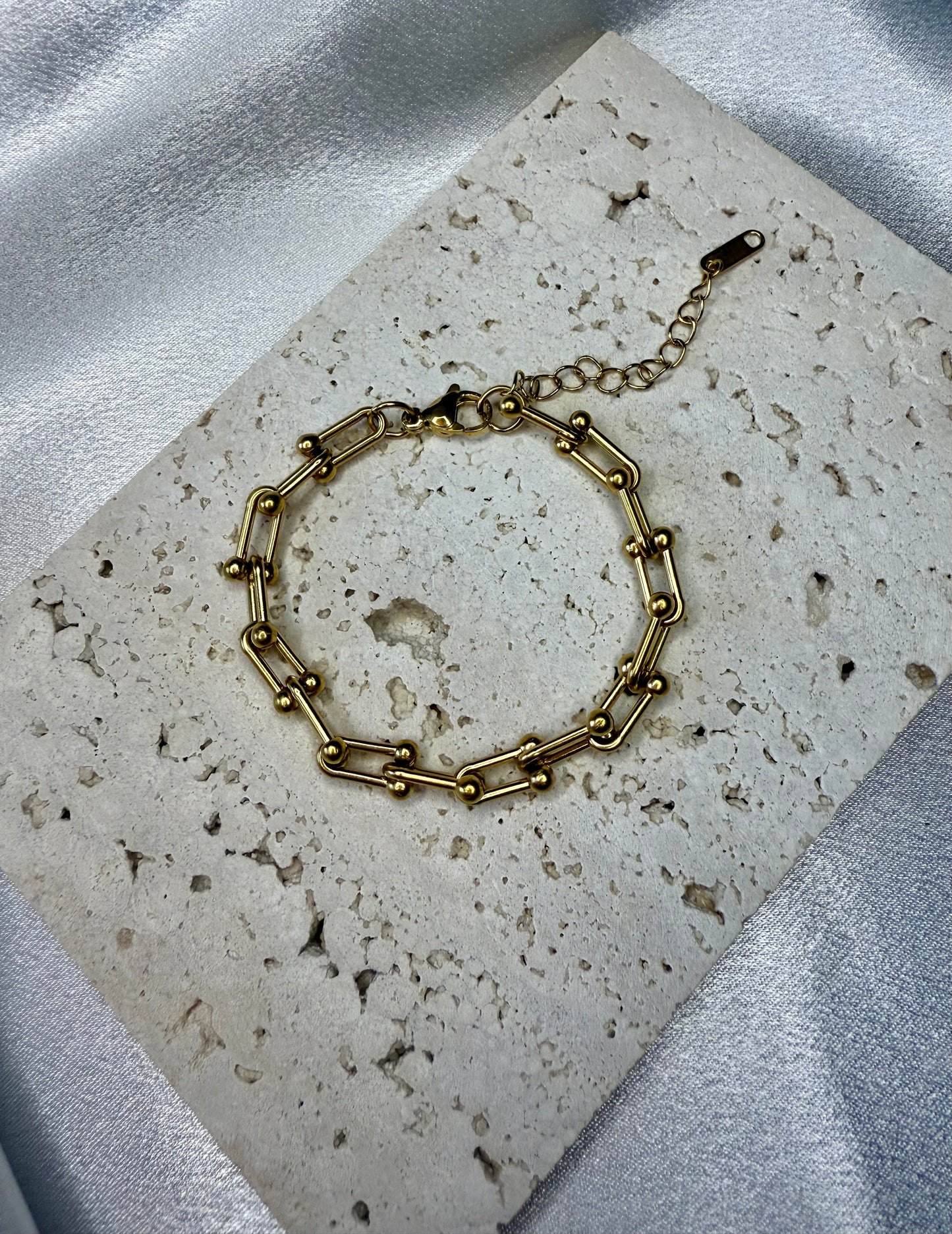 Inspired-Style Tarnish Resistant 18k Gold Plated Horseshoe Buckle Bracelet – Elegant & Timeless Design