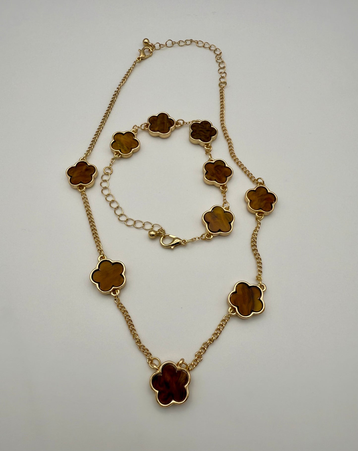 Inspired Clover Bracelet & Necklace Set – Tarnish-Resistant with Faux Tiger’s Eye Inlay – Fashionable Jewellery
