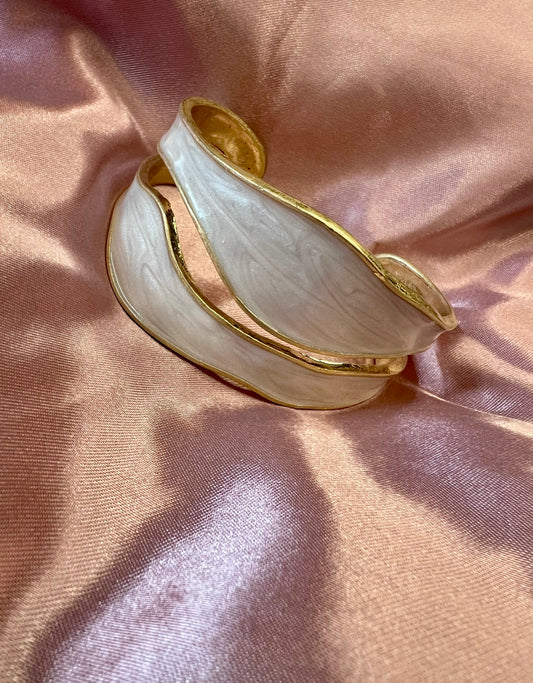 Gold & Cream Enamel Asymmetrical Hollow Bangle Bracelet – Luxury Minimalist Daily Wear
