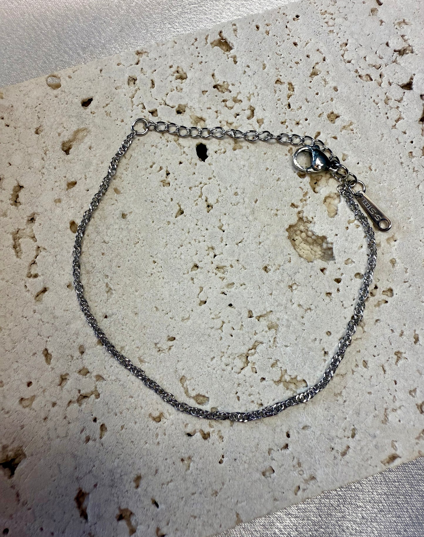 Silver Tone Flat Cross Chain Bracelet – Minimalist Everyday Jewellery