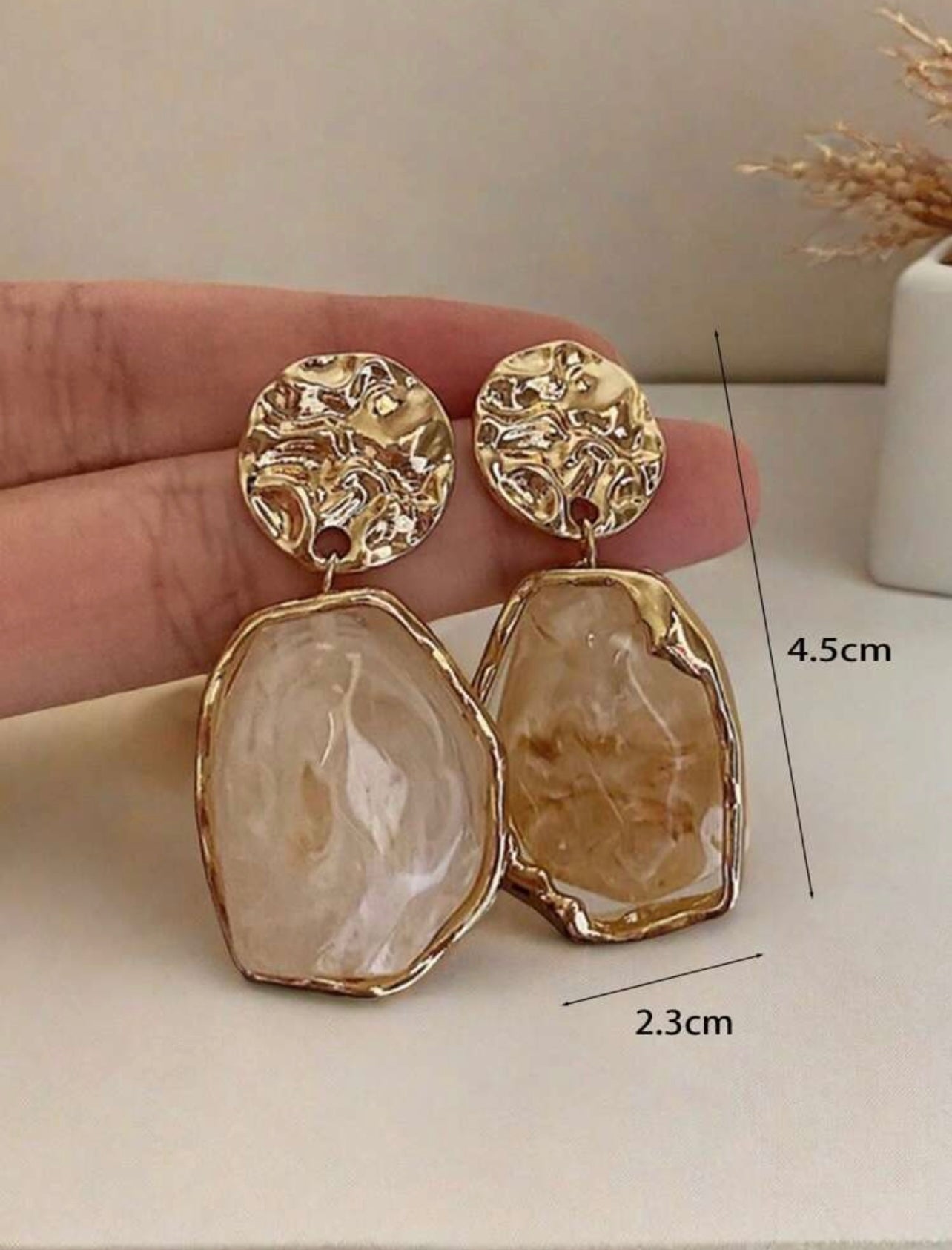 Hammered Gold Translucent Marbled Statement Drop Earrings – Bold Texture Meets Soft Elegance