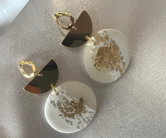 Gold Marbled Geometric Drop Earrings – Elegant Lines with Translucent Charm