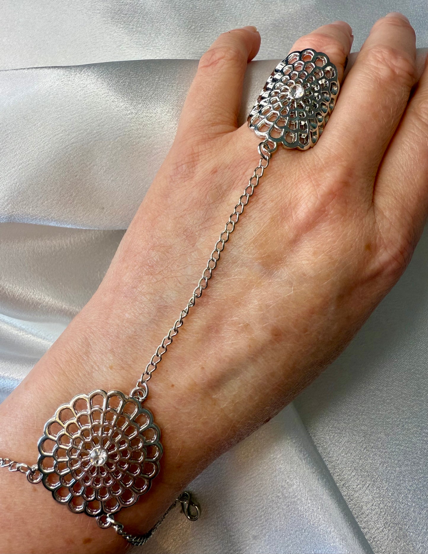 Silver Boho Hollow Flower Hand Chain – Rhinestone Ring-to-Bracelet Jewellery for Daily Wear