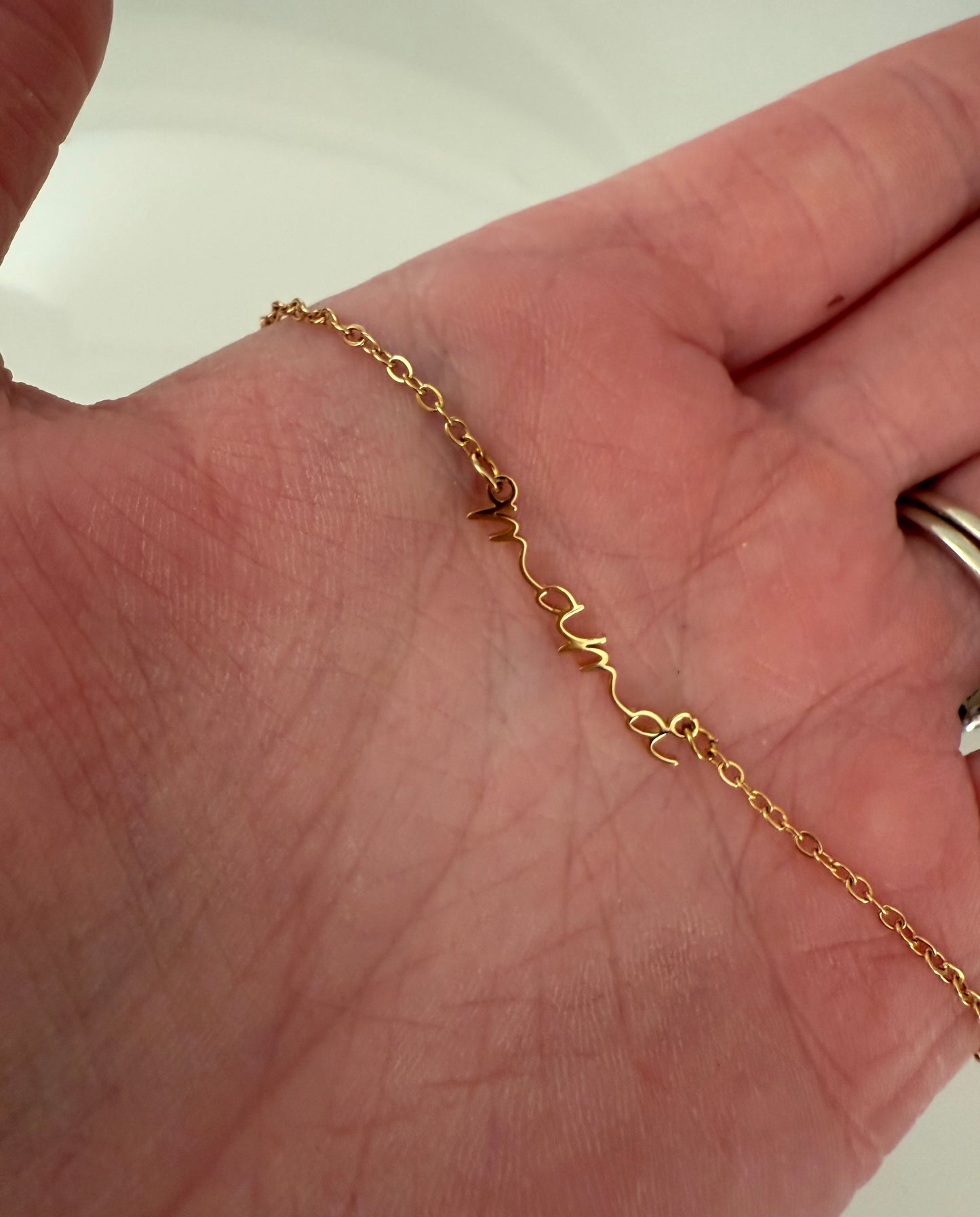 Mini “Mama” Pendant Necklace – Dainty, Minimalist & Tarnish-Resistant