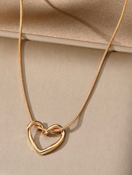 Gold Knot Detail Hollow Heart Pendant Necklace – A Symbol of Love and Connection