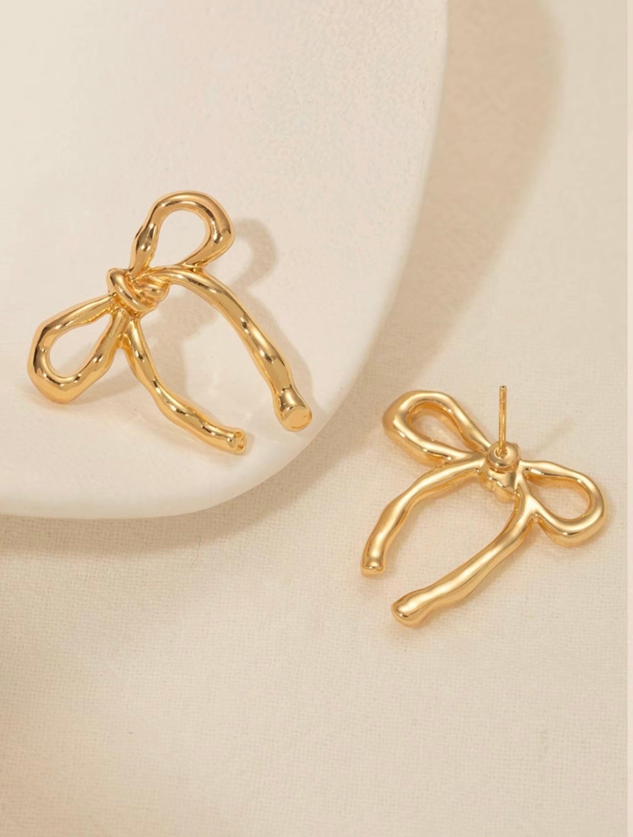 Gold Bow Stud Earrings – Classic Charm with Old Money Elegance
