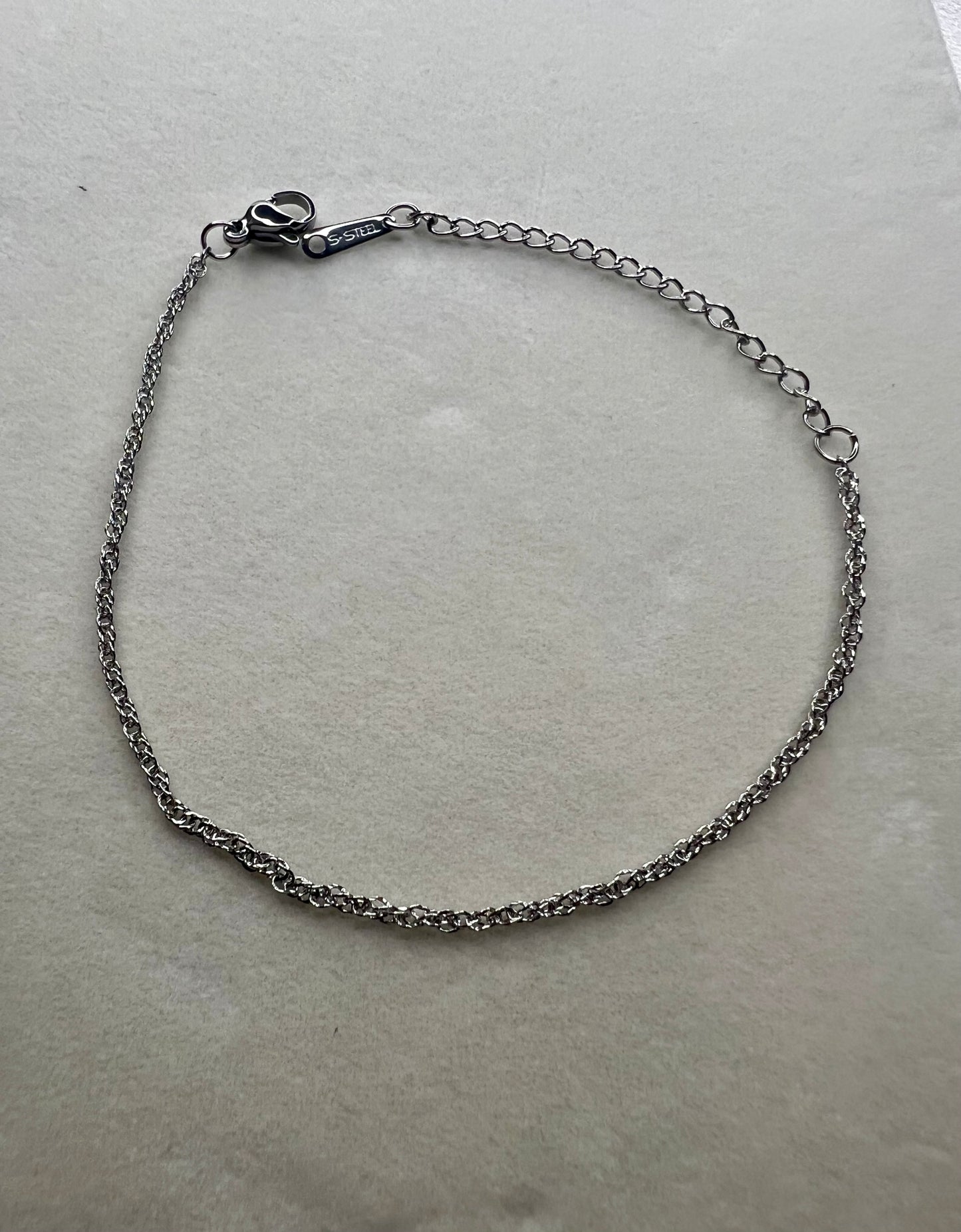 Silver Tone Flat Cross Chain Bracelet – Minimalist Everyday Jewellery