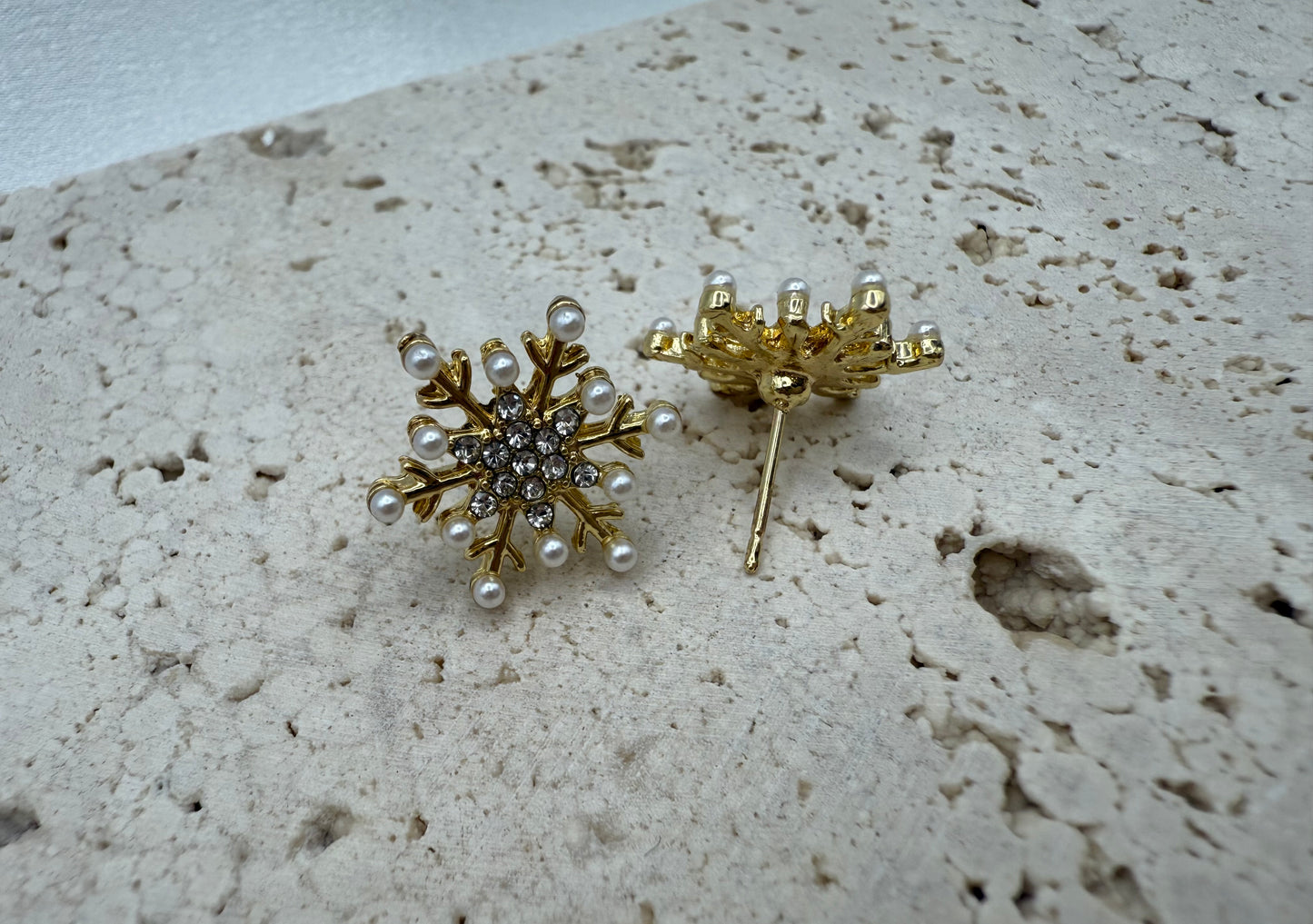 Minimalist Snowflake Design Faux Pearl & Glass Stud Earrings – Elegant, Radiant & Timeless