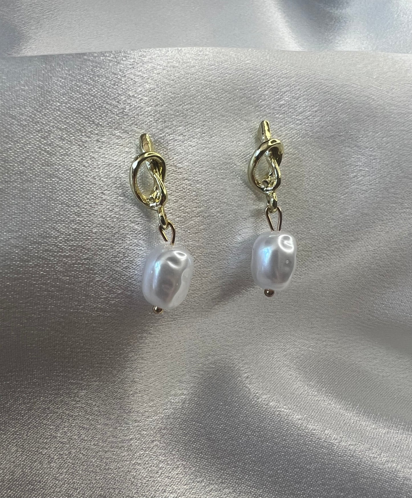Tarnish-Resistant Gold Faux Pearl Knot Earrings – Timeless Style with a Modern Twist