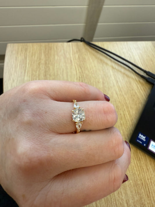 Gorgeous Cubic Zirconia Ring – Elegant, Radiant & Timeless