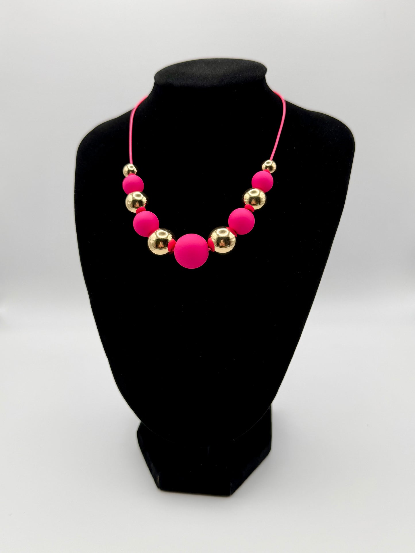 Pink & Gold Beaded Necklace – Stylish Holiday Friendly Accessory