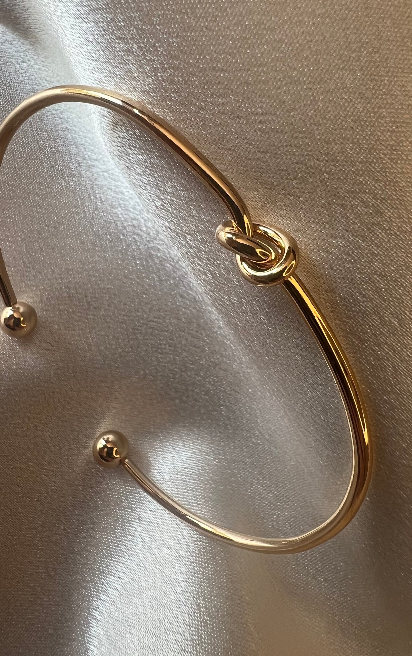 Gold Knot Cuff Torque Bangle – Minimalist Elegance with a Symbolic Twist