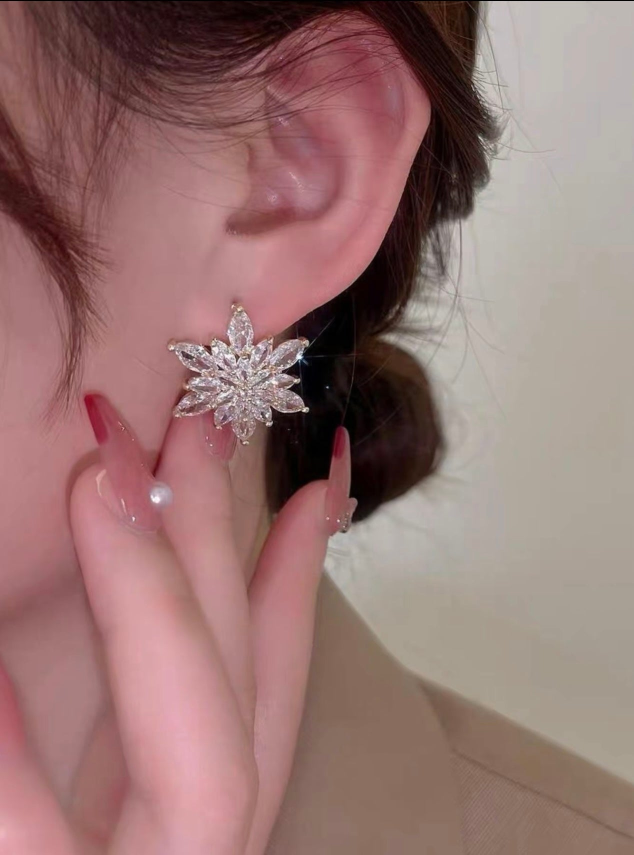Gold Diamanté Flower Stud Earrings – Timeless Elegance in Old Money Style