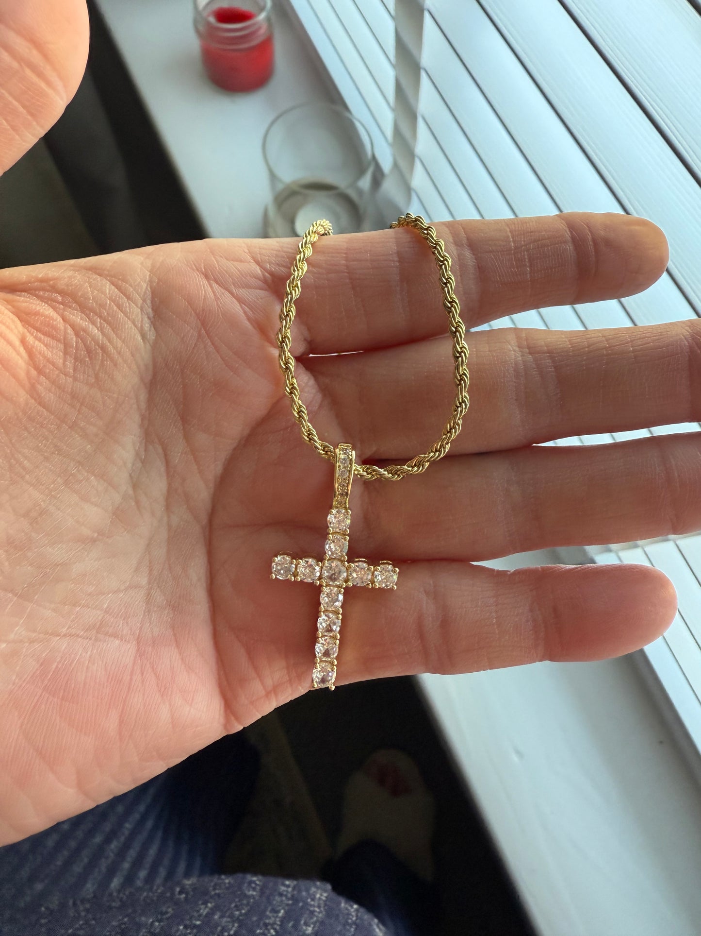 9k Gold-Plated Cubic Zirconia Cross Necklace – Elegant Valentine’s & Wedding Gift for Her