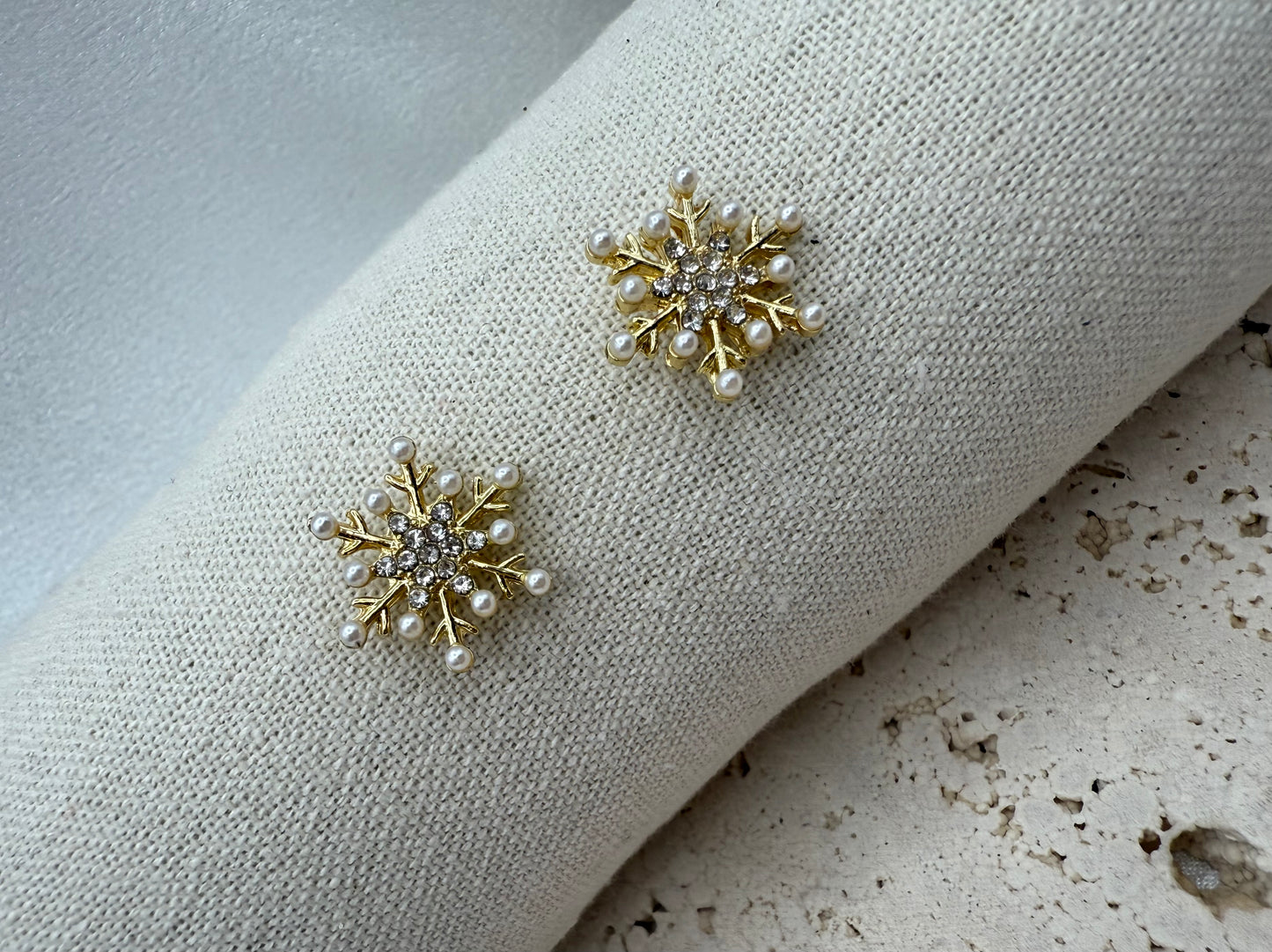 Minimalist Snowflake Design Faux Pearl & Glass Stud Earrings – Elegant, Radiant & Timeless