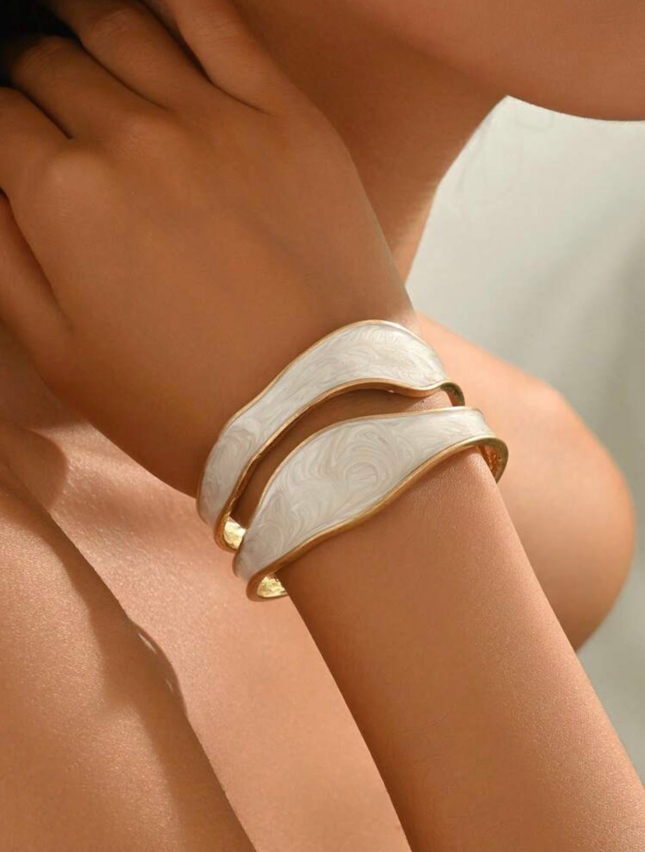 Gold & Cream Enamel Asymmetrical Hollow Bangle Bracelet – Luxury Minimalist Daily Wear